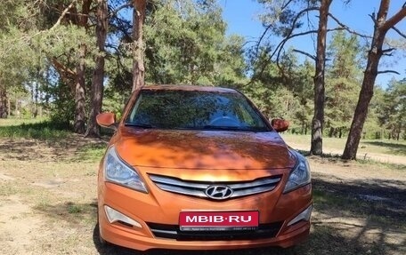 Hyundai Solaris II рестайлинг, 2015 год, 1 020 000 рублей, 1 фотография