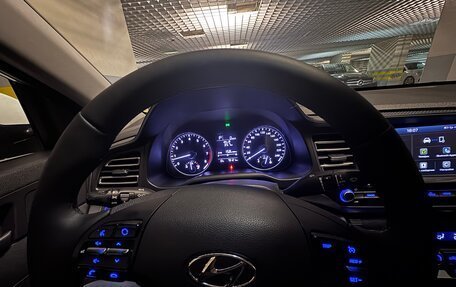Hyundai Elantra VI рестайлинг, 2019 год, 1 800 000 рублей, 8 фотография