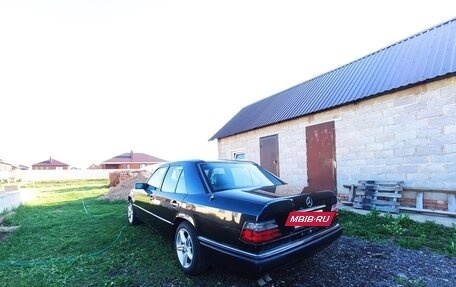 Mercedes-Benz E-Класс, 1994 год, 650 000 рублей, 3 фотография