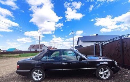 Mercedes-Benz E-Класс, 1994 год, 650 000 рублей, 6 фотография