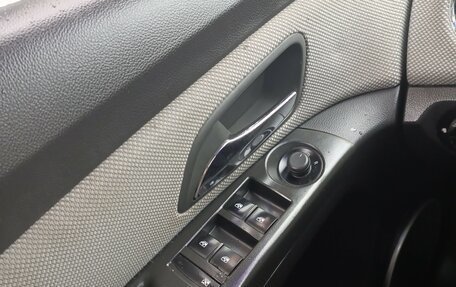 Chevrolet Cruze II, 2009 год, 340 000 рублей, 10 фотография