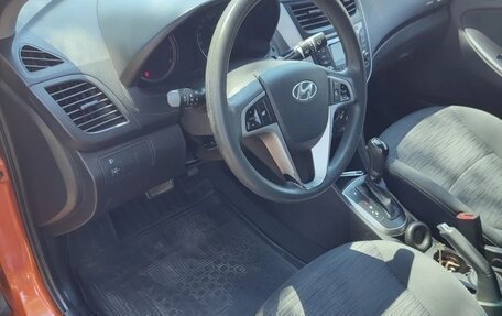 Hyundai Solaris II рестайлинг, 2015 год, 1 020 000 рублей, 3 фотография