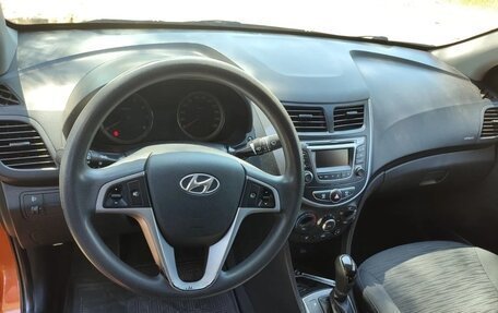 Hyundai Solaris II рестайлинг, 2015 год, 1 020 000 рублей, 8 фотография