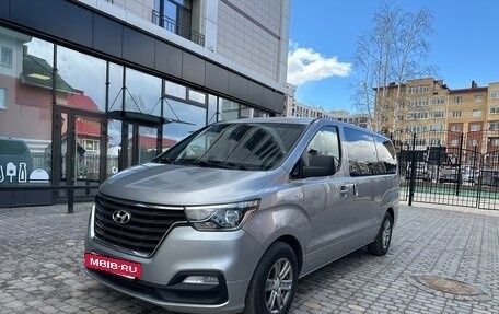Hyundai H-1 II рестайлинг, 2019 год, 2 530 000 рублей, 2 фотография