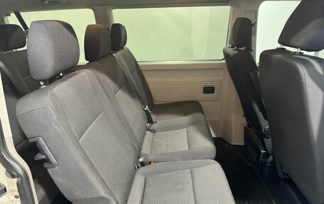Volkswagen Caravelle T6 рестайлинг, 2015 год, 2 499 800 рублей, 4 фотография