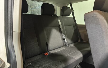 Volkswagen Caravelle T6 рестайлинг, 2015 год, 2 499 800 рублей, 6 фотография