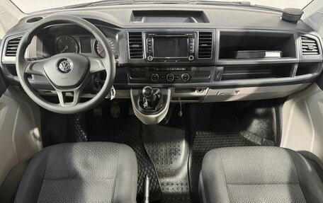 Volkswagen Caravelle T6 рестайлинг, 2015 год, 2 499 800 рублей, 8 фотография