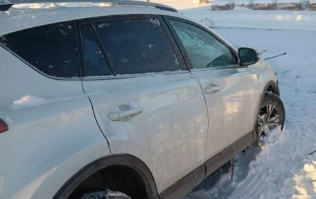 Toyota RAV4, 2017 год, 1 000 000 рублей, 2 фотография