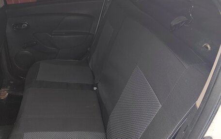 Renault Logan II, 2019 год, 395 000 рублей, 16 фотография