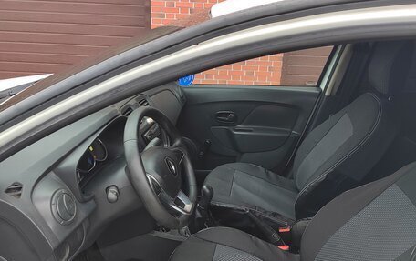 Renault Logan II, 2019 год, 395 000 рублей, 18 фотография
