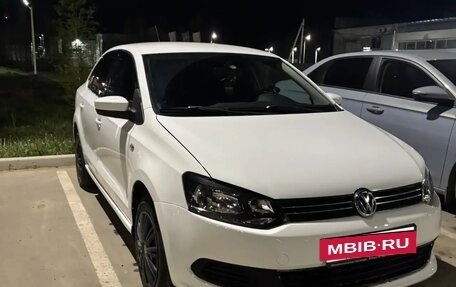Volkswagen Polo VI (EU Market), 2012 год, 595 000 рублей, 2 фотография