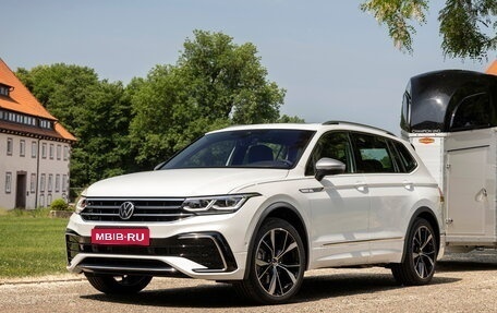 Volkswagen Tiguan II, 2021 год, 3 800 000 рублей, 1 фотография
