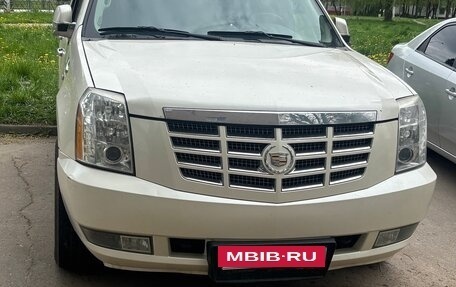 Cadillac Escalade III, 2008 год, 1 850 000 рублей, 2 фотография