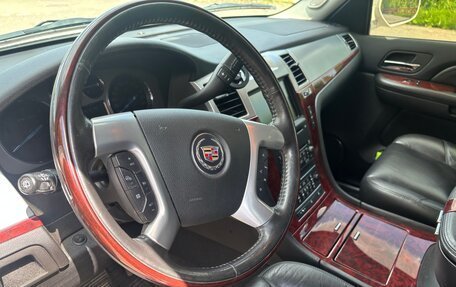 Cadillac Escalade III, 2008 год, 1 850 000 рублей, 13 фотография