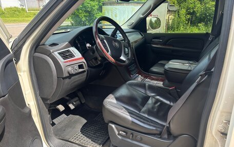 Cadillac Escalade III, 2008 год, 1 850 000 рублей, 16 фотография