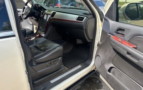 Cadillac Escalade III, 2008 год, 1 850 000 рублей, 18 фотография