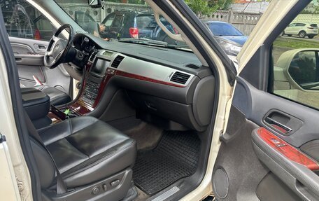 Cadillac Escalade III, 2008 год, 1 850 000 рублей, 19 фотография