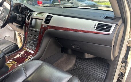 Cadillac Escalade III, 2008 год, 1 850 000 рублей, 17 фотография