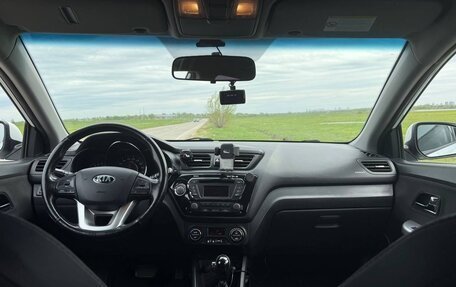 KIA Rio III рестайлинг, 2015 год, 1 000 000 рублей, 15 фотография