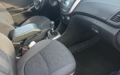 Hyundai Solaris II рестайлинг, 2016 год, 1 040 000 рублей, 13 фотография