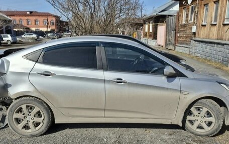 Hyundai Solaris II рестайлинг, 2011 год, 320 000 рублей, 3 фотография