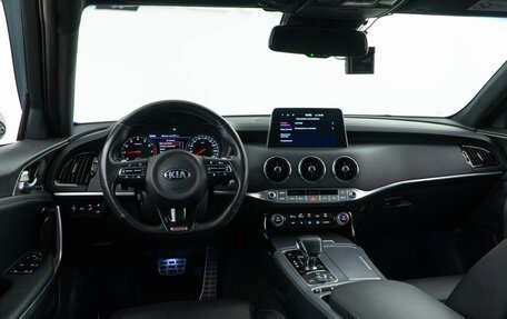 KIA Stinger I, 2018 год, 3 521 444 рублей, 8 фотография
