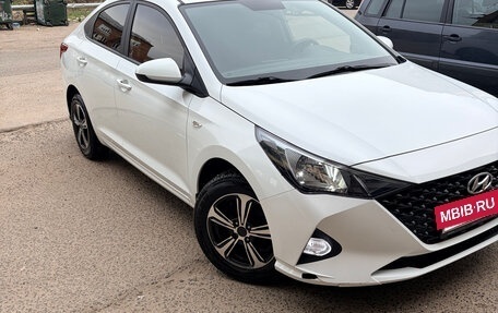 Hyundai Solaris II рестайлинг, 2021 год, 1 620 000 рублей, 4 фотография