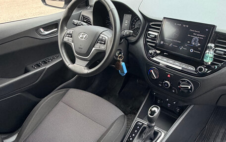 Hyundai Solaris II рестайлинг, 2021 год, 1 620 000 рублей, 10 фотография