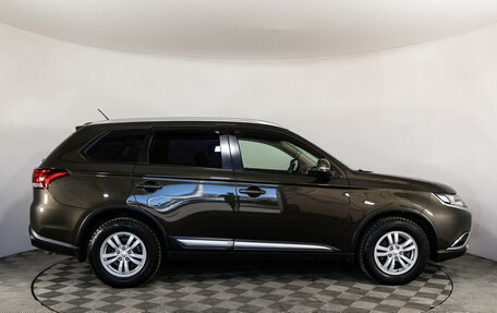 Mitsubishi Outlander III рестайлинг 3, 2016 год, 1 849 000 рублей, 4 фотография
