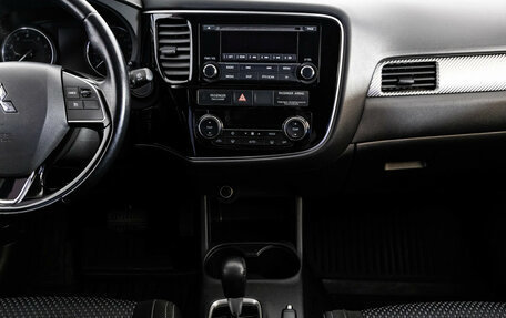 Mitsubishi Outlander III рестайлинг 3, 2016 год, 1 849 000 рублей, 13 фотография