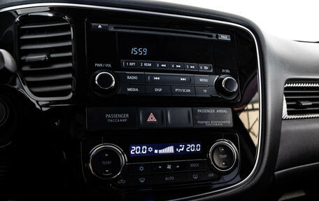 Mitsubishi Outlander III рестайлинг 3, 2016 год, 1 849 000 рублей, 14 фотография