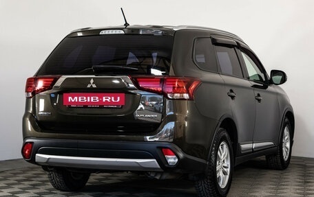 Mitsubishi Outlander III рестайлинг 3, 2016 год, 1 849 000 рублей, 5 фотография