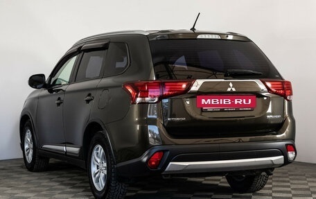 Mitsubishi Outlander III рестайлинг 3, 2016 год, 1 849 000 рублей, 7 фотография