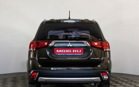 Mitsubishi Outlander III рестайлинг 3, 2016 год, 1 849 000 рублей, 6 фотография