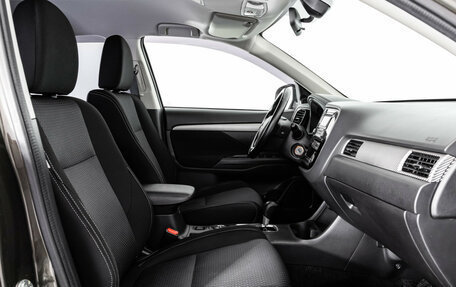 Mitsubishi Outlander III рестайлинг 3, 2016 год, 1 849 000 рублей, 16 фотография