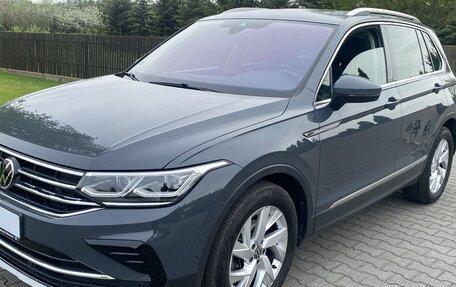 Volkswagen Tiguan II, 2023 год, 3 100 000 рублей, 1 фотография