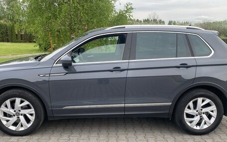 Volkswagen Tiguan II, 2023 год, 3 100 000 рублей, 4 фотография