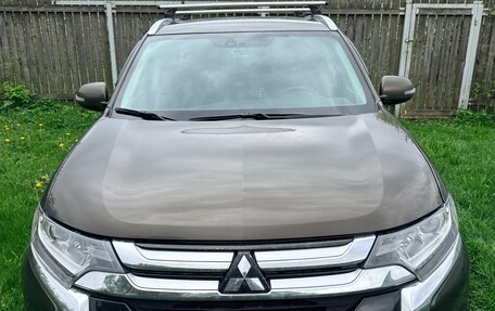 Mitsubishi Outlander III рестайлинг 3, 2018 год, 2 100 000 рублей, 1 фотография