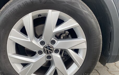 Volkswagen Tiguan II, 2023 год, 3 100 000 рублей, 16 фотография