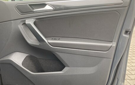 Volkswagen Tiguan II, 2023 год, 3 100 000 рублей, 25 фотография