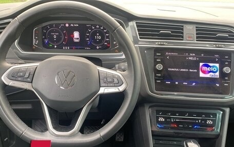 Volkswagen Tiguan II, 2023 год, 3 100 000 рублей, 26 фотография