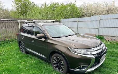 Mitsubishi Outlander III рестайлинг 3, 2018 год, 2 100 000 рублей, 2 фотография