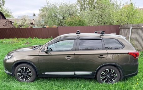 Mitsubishi Outlander III рестайлинг 3, 2018 год, 2 100 000 рублей, 7 фотография
