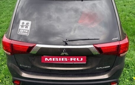 Mitsubishi Outlander III рестайлинг 3, 2018 год, 2 100 000 рублей, 5 фотография