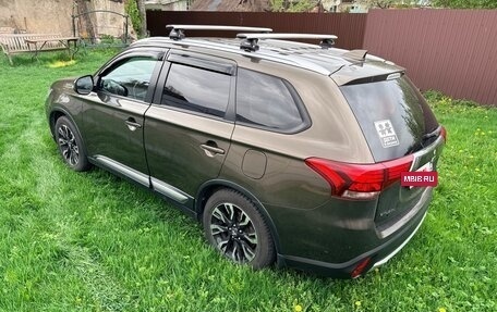 Mitsubishi Outlander III рестайлинг 3, 2018 год, 2 100 000 рублей, 6 фотография