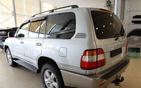 Toyota Land Cruiser 100 рестайлинг 2, 2006 год, 5 990 000 рублей, 7 фотография
