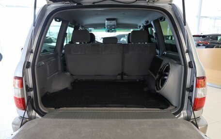 Toyota Land Cruiser 100 рестайлинг 2, 2006 год, 5 990 000 рублей, 12 фотография