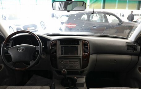 Toyota Land Cruiser 100 рестайлинг 2, 2006 год, 5 990 000 рублей, 17 фотография