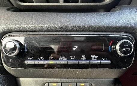 Toyota Yaris, 2021 год, 1 223 000 рублей, 13 фотография