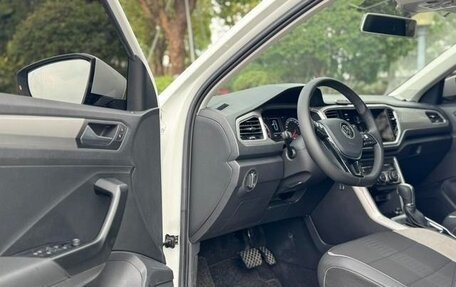 Volkswagen T-Roc I, 2021 год, 1 600 000 рублей, 11 фотография